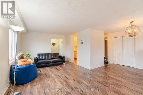 2238 Pitt Street, Cornwall, ON - Indoor Photo Showing Living Room