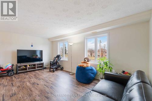 2238 Pitt Street, Cornwall, ON - Indoor Photo Showing Living Room