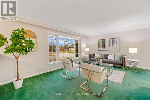 53 Aspendale Drive, Toronto, ON - Indoor Photo Showing Living Room