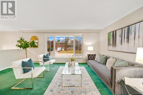 53 Aspendale Drive, Toronto, ON - Indoor Photo Showing Living Room