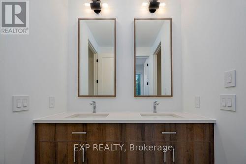 26 Clovelly Road W, Ottawa, ON - Indoor Photo Showing Bathroom