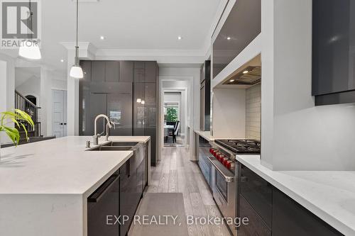 1648 Roslyn Avenue, Innisfil, ON - Indoor Photo Showing Kitchen With Double Sink With Upgraded Kitchen