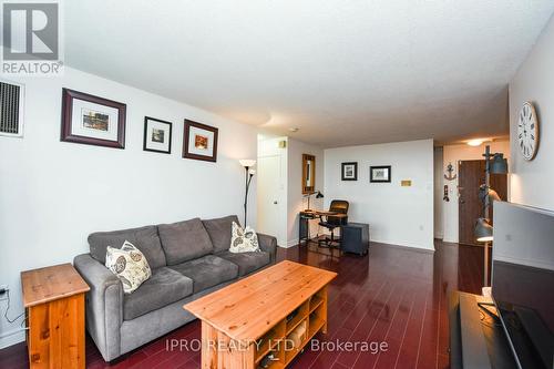 705 - 21 Knightsbridge Road, Brampton, ON - Indoor Photo Showing Living Room