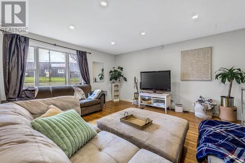 7 Torbay Road, St. John'S, NL - Indoor Photo Showing Living Room