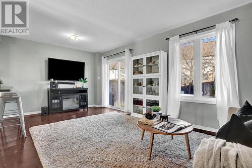 13 - 253 Sprucewood Crescent, Clarington (Bowmanville), ON - Indoor Photo Showing Living Room