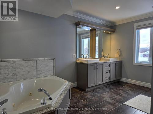 251 Lawlor Street, Temiskaming Shores (Haileybury), ON - Indoor Photo Showing Bathroom