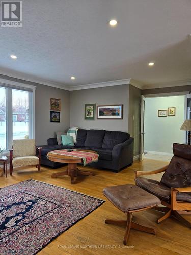 251 Lawlor Street, Temiskaming Shores (Haileybury), ON - Indoor Photo Showing Living Room