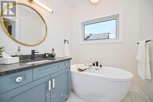 87 Port Robinson Road, Pelham (662 - Fonthill), ON - Indoor Photo Showing Bathroom