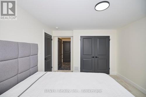 87 Port Robinson Road, Pelham (662 - Fonthill), ON - Indoor Photo Showing Bedroom