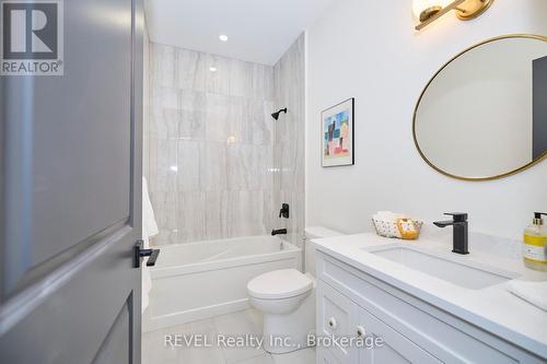 87 Port Robinson Road, Pelham (662 - Fonthill), ON - Indoor Photo Showing Bathroom