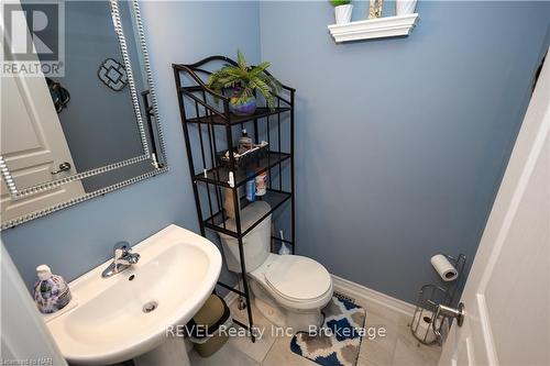 44 Haney Drive, Thorold (562 - Hurricane/Merrittville), ON - Indoor Photo Showing Bathroom