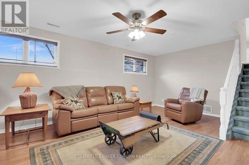 5582 Bridlewood Court, South Dundas, ON - Indoor Photo Showing Living Room