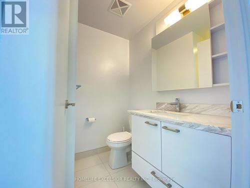 2306 - 2221 Yonge Street, Toronto, ON - Indoor Photo Showing Bathroom