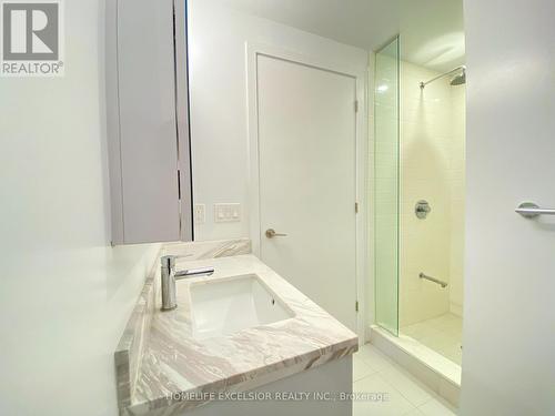 2306 - 2221 Yonge Street, Toronto, ON - Indoor Photo Showing Bathroom