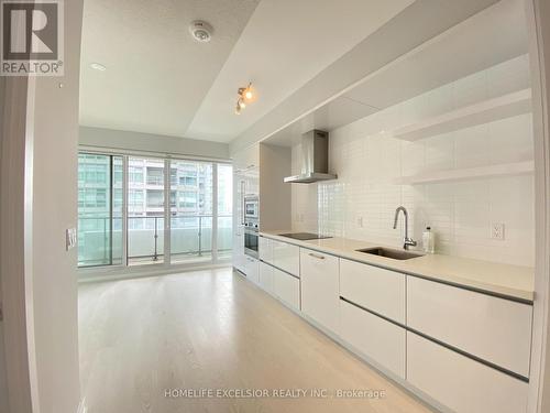 2306 - 2221 Yonge Street, Toronto, ON - Indoor Photo Showing Kitchen