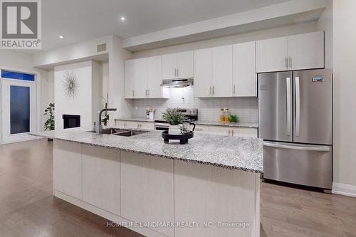 25 Hesperus Road, Vaughan, ON - Indoor Photo Showing Kitchen