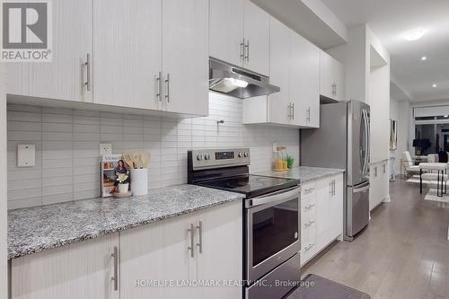 25 Hesperus Road, Vaughan, ON - Indoor Photo Showing Kitchen With Upgraded Kitchen