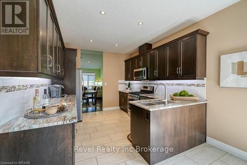 24 - 247 Munnoch Blvd., Woodstock (Woodstock - North), ON - Indoor Photo Showing Kitchen