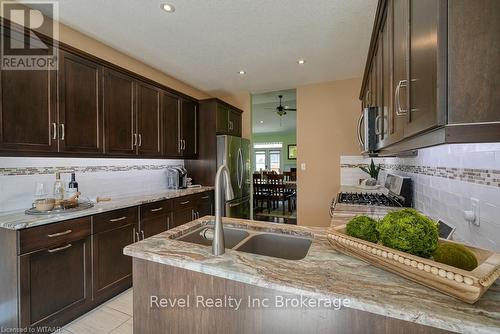 24 - 247 Munnoch Blvd., Woodstock (Woodstock - North), ON - Indoor Photo Showing Kitchen With Double Sink