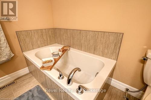 24 - 247 Munnoch Blvd., Woodstock (Woodstock - North), ON - Indoor Photo Showing Bathroom