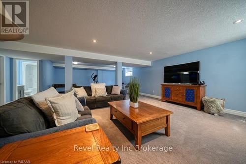 24 - 247 Munnoch Blvd., Woodstock (Woodstock - North), ON - Indoor Photo Showing Living Room