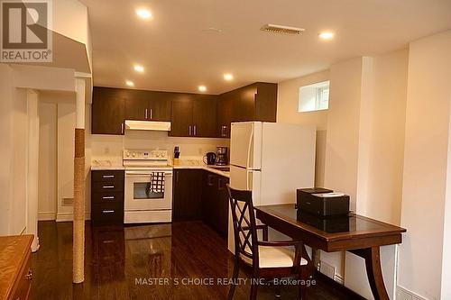 6 Holmstead Court, Brampton, ON - Indoor Photo Showing Kitchen