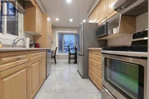 174 Chalmers Street, Oakville, ON - Indoor Photo Showing Kitchen