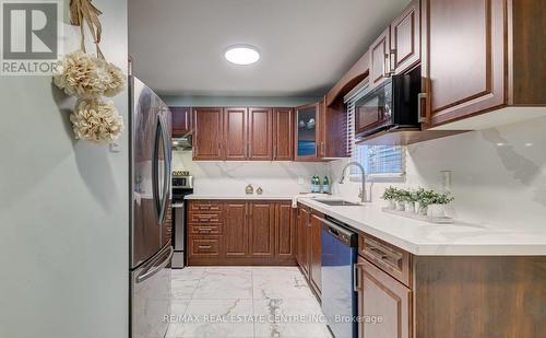 47 - 45 Hansen Road N, Brampton, ON - Indoor Photo Showing Kitchen