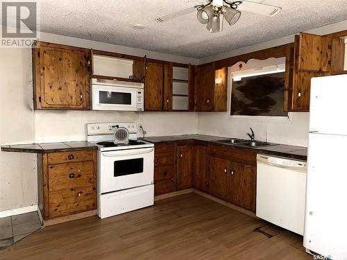 714 3Rd Street E, Meadow Lake, SK - Indoor Photo Showing Kitchen With Double Sink