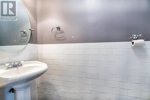 60 Champine Square, Clarington (Bowmanville), ON - Indoor Photo Showing Bathroom