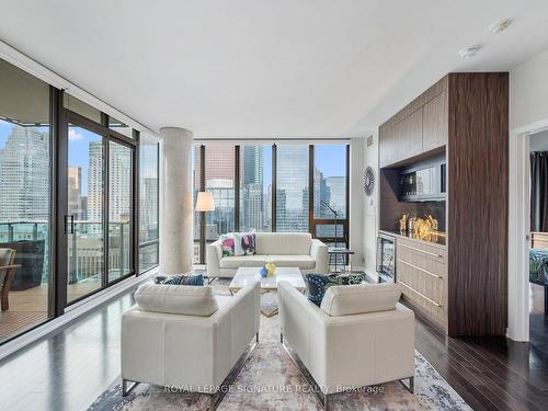 3401-33 Lombard St, Toronto, ON - Indoor Photo Showing Living Room