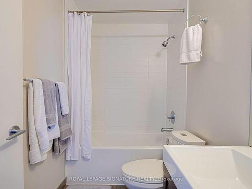 601-66 Forest Manor Rd W, Toronto, ON - Indoor Photo Showing Bathroom