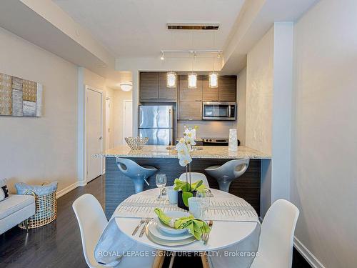 601-66 Forest Manor Rd W, Toronto, ON - Indoor Photo Showing Dining Room