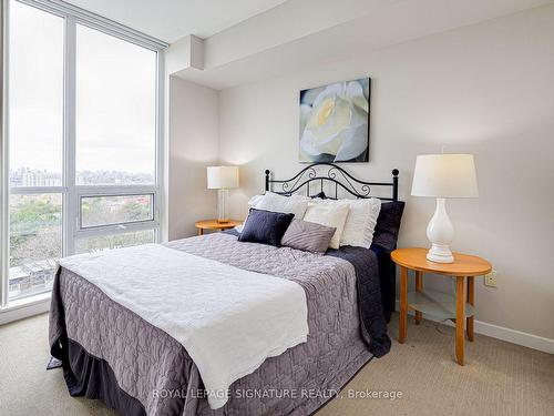 601-66 Forest Manor Rd W, Toronto, ON - Indoor Photo Showing Bedroom