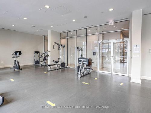 601-66 Forest Manor Rd W, Toronto, ON - Indoor Photo Showing Gym Room