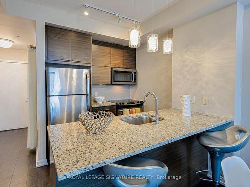 601-66 Forest Manor Rd W, Toronto, ON - Indoor Photo Showing Kitchen With Stainless Steel Kitchen With Upgraded Kitchen