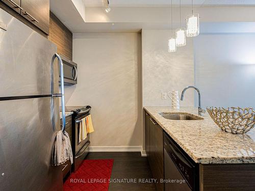 601-66 Forest Manor Rd W, Toronto, ON - Indoor Photo Showing Kitchen With Stainless Steel Kitchen With Upgraded Kitchen