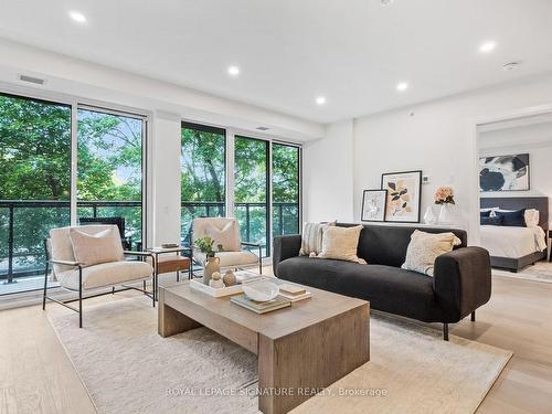 304-285 Avenue Rd, Toronto, ON - Indoor Photo Showing Living Room