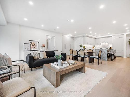 304-285 Avenue Rd, Toronto, ON - Indoor Photo Showing Living Room