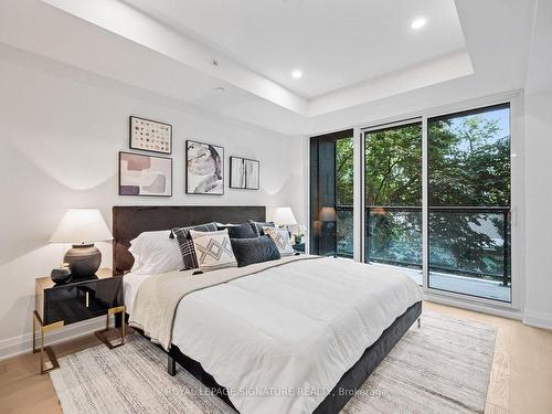 304-285 Avenue Rd, Toronto, ON - Indoor Photo Showing Bedroom