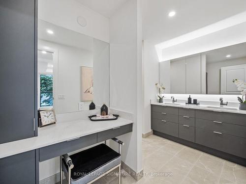 304-285 Avenue Rd, Toronto, ON - Indoor Photo Showing Bathroom