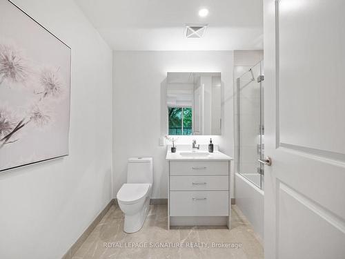 304-285 Avenue Rd, Toronto, ON - Indoor Photo Showing Bathroom