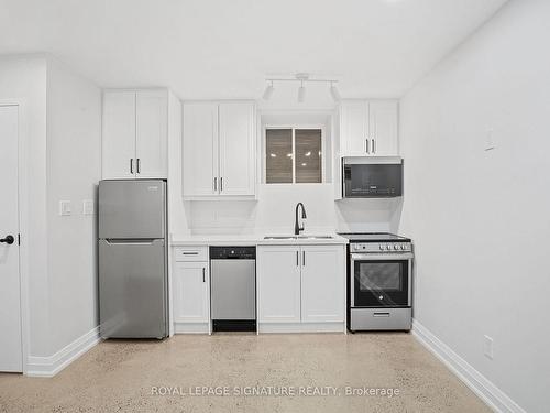 5-2563 Dundas St W, Toronto, ON - Indoor Photo Showing Kitchen