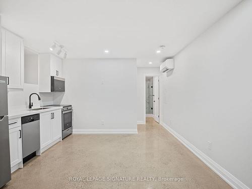 5-2563 Dundas St W, Toronto, ON - Indoor Photo Showing Kitchen