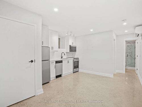 5-2563 Dundas St W, Toronto, ON - Indoor Photo Showing Kitchen