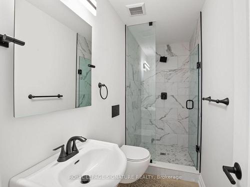 6-2563 Dundas St W, Toronto, ON - Indoor Photo Showing Bathroom