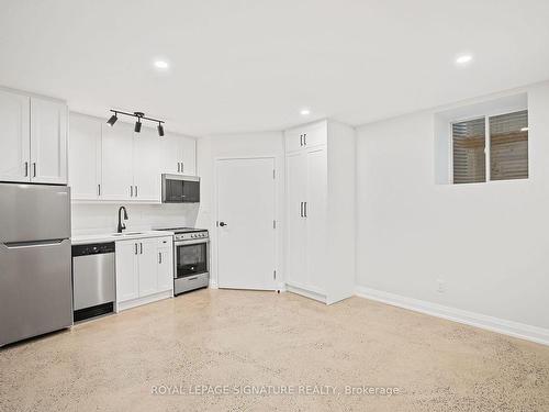 6-2563 Dundas St W, Toronto, ON - Indoor Photo Showing Kitchen