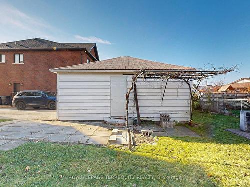 202 Rustic Rd, Toronto, ON - Outdoor