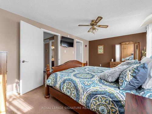 62 Adis Ave, Hamilton, ON - Indoor Photo Showing Bedroom