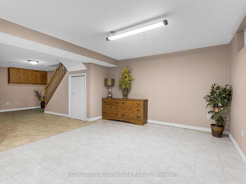 62 Adis Ave, Hamilton, ON - Indoor Photo Showing Other Room